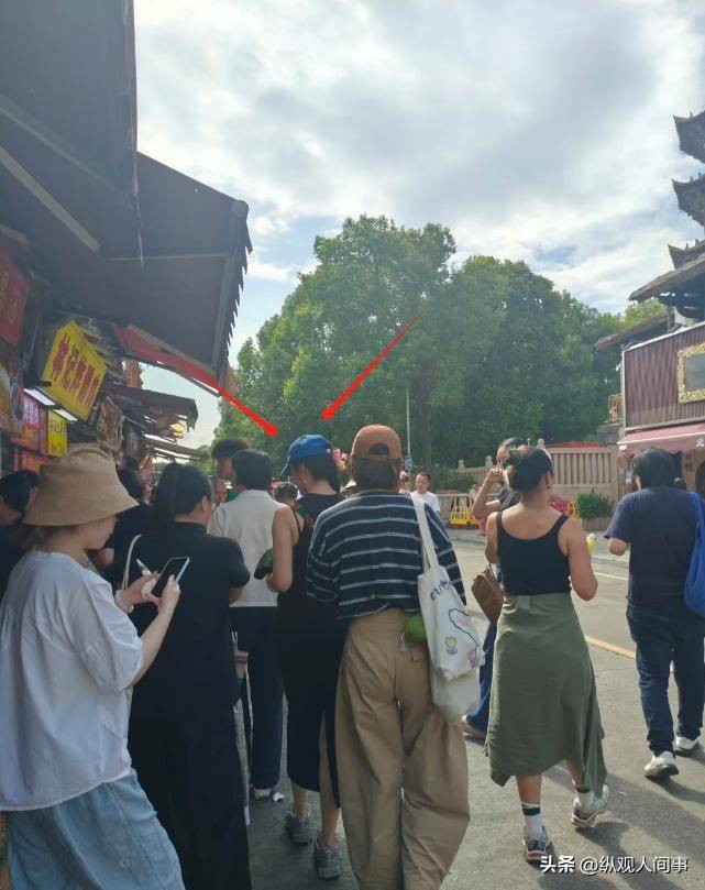 巧遇45歲大咖女星！素顏出遊「被酸以為村裡大媽」　一轉身「身材明顯腫一圈」眾人認不出