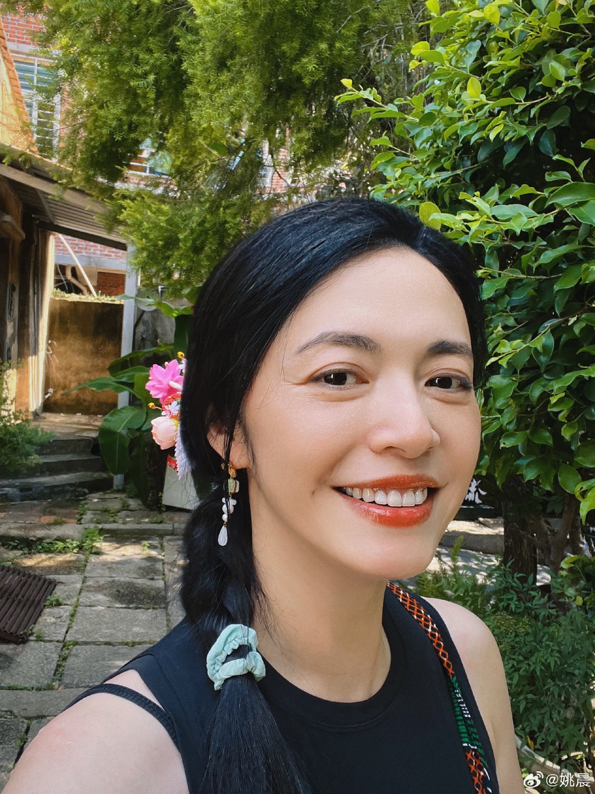 巧遇45歲大咖女星！素顏出遊「被酸以為村裡大媽」　一轉身「身材明顯腫一圈」眾人認不出