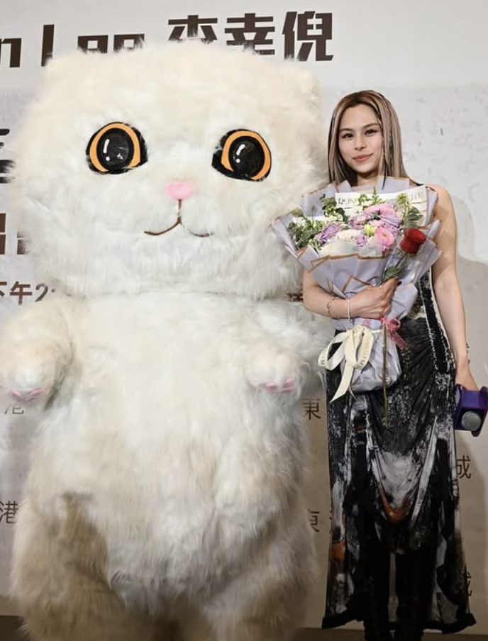 勇奪三大獎！37歲天后「突曬爆血照」抽出一條異物　嘆「慶祝還有生命」現況曝光
