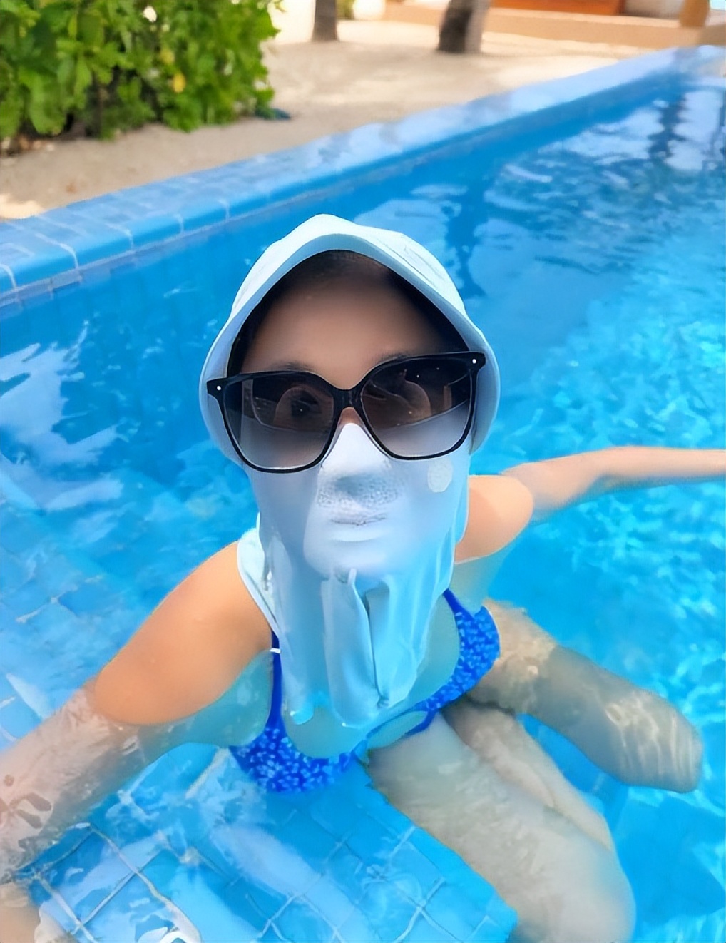 夏天旅遊度假！49歲台灣女星「久違穿比基尼」辣照曝光　年近半百「毫無皺紋贅肉」羨煞眾人