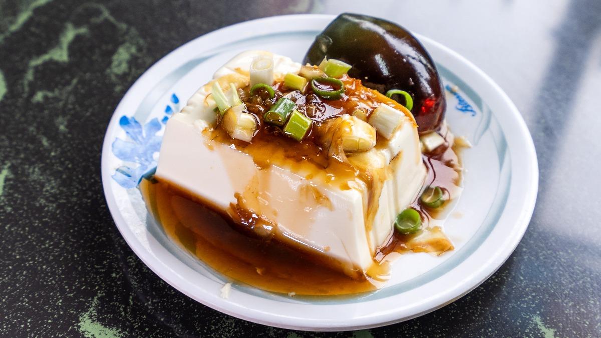 豆腐最忌這樣吃！專家示警「恐慢性發炎、傷身」很多人犯　嘆「合法不一定健康」：注意標示物