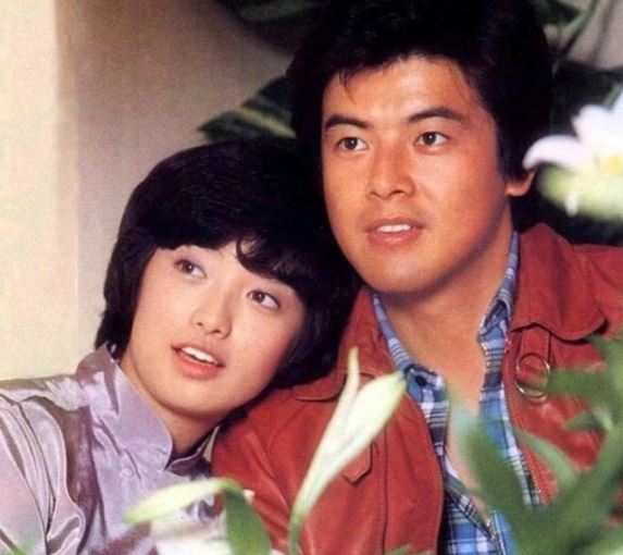 結婚45年從未吵過架！67歲資深男星「娶走大咖女演員」被酸高攀　如今他狀態驚人「夫妻遛狗被目擊」 