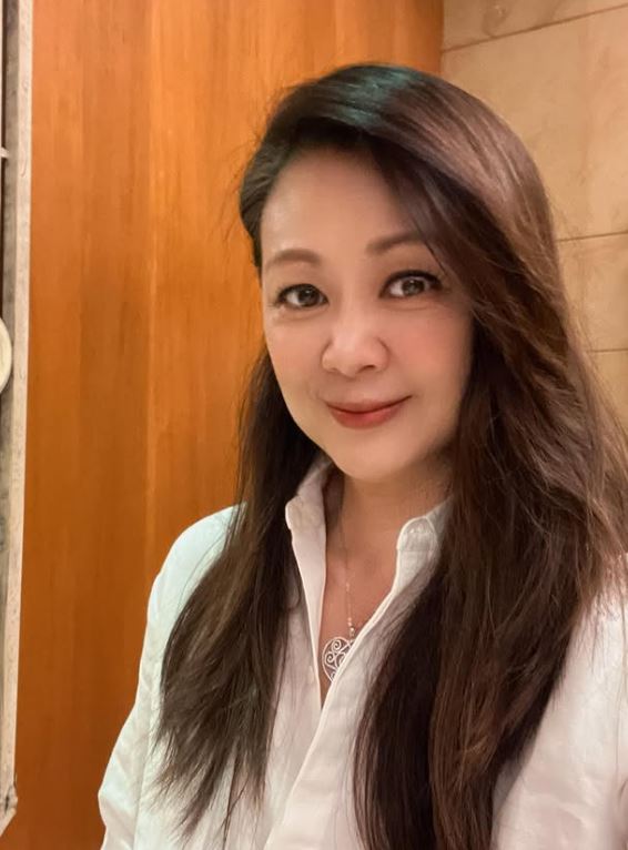 嫁給富商淡出演藝圈！昔日玉女歌手「驚喜現身當婚禮嘉賓」　56歲「驚人狀態全場都看傻」　