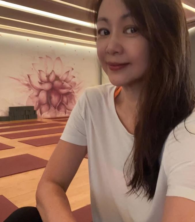 嫁給富商淡出演藝圈！昔日玉女歌手「驚喜現身當婚禮嘉賓」　56歲「驚人狀態全場都看傻」　