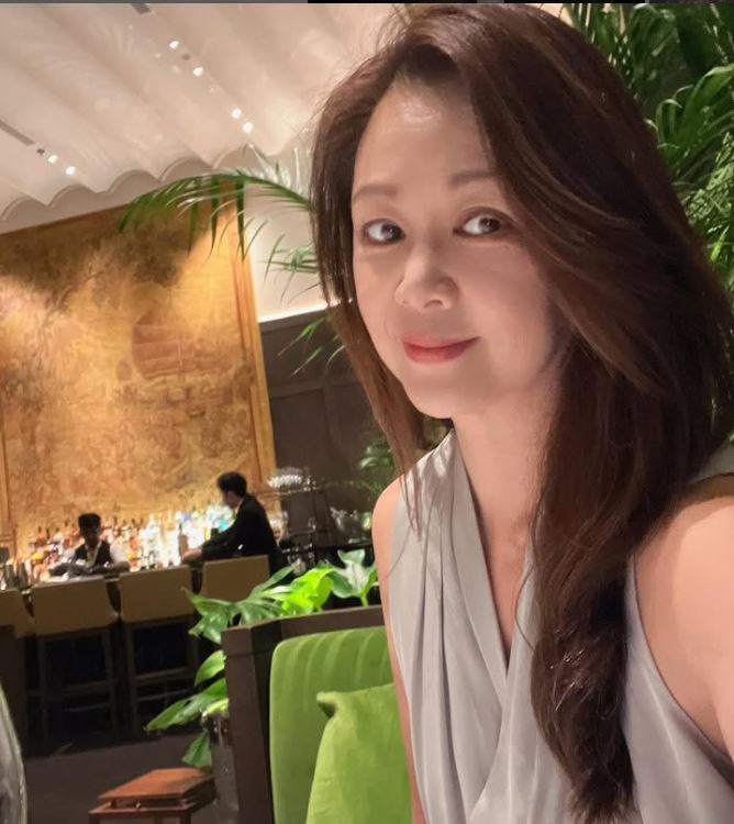 嫁給富商淡出演藝圈！昔日玉女歌手「驚喜現身當婚禮嘉賓」　56歲「驚人狀態全場都看傻」　