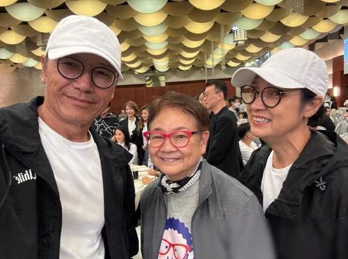 又是紅粉知己？72歲曾志偉「低調現身寺廟」被巧遇　身旁驚見「清秀高挑女陪伴」急遮鏡頭