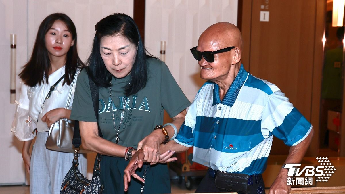 頂烈日街頭賣唱！李炳輝「坐輪椅辛苦維持家計」收入曝光　近況曝光「和妻子接連生病」