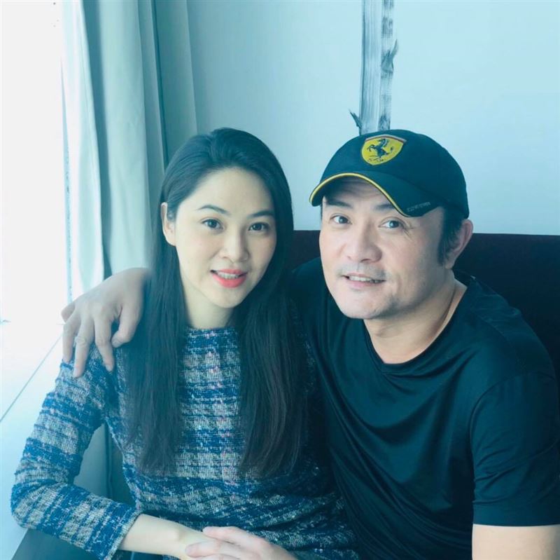 當年奉子成婚！李㼈「小12歲美嬌妻」淡出演藝圈　最新近況曝光「凍齡美貌宛如少女」