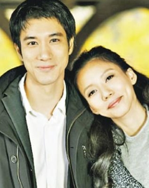 離婚4年了！王力宏無預警「合照混血嫩妹」　首度「鬆口兩人關係」超親密