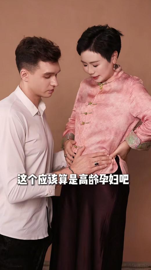 同學變繼父！195cm俄羅斯帥哥「娶大20歲學弟媽媽」　剛度蜜月「又公開1驚喜」網感嘆：一定是真愛