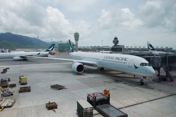 國泰航空大出包！返台航班「行李全留在日本」旅客卡機場暴怒　公司回應超荒唐