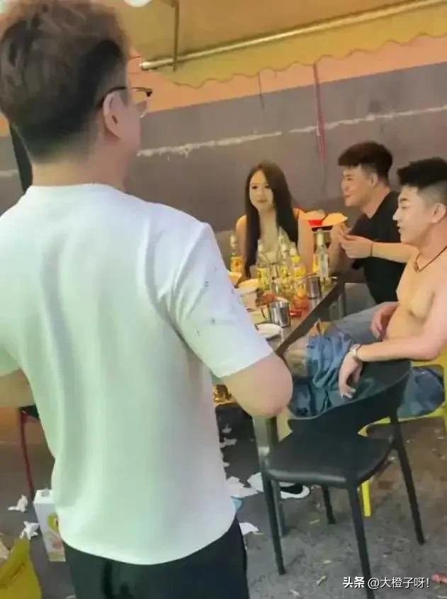 3女子吃飯沒帶錢當大爺！「連環call男友人付款」反轉結局超尷尬