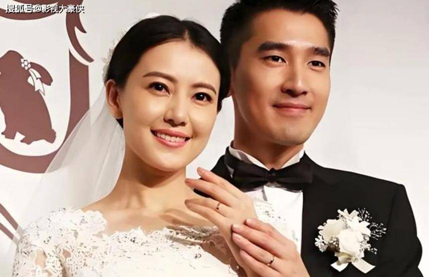 大咖姐弟戀夫妻被拍！「甜蜜挽手9年如一日」網羨： 這才是我要的愛情