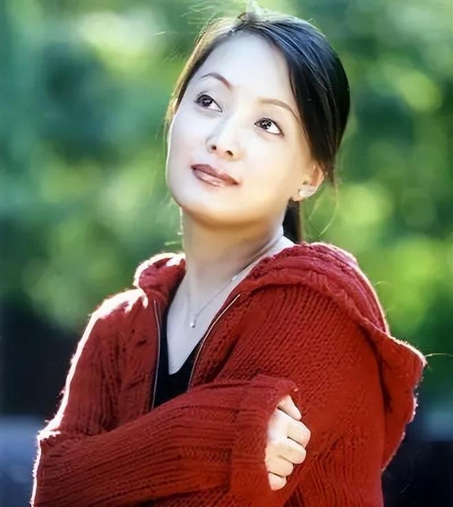 婚後定居美國！59歲大咖影后「當紅嫁普通醫生」遭看衰　淡出影壇多年「久違露面現身」狀態太驚人
