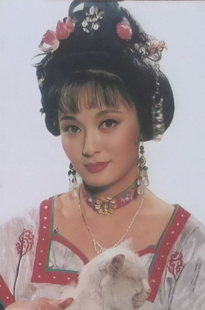 婚後定居美國！59歲大咖影后「當紅嫁普通醫生」遭看衰　淡出影壇多年「久違露面現身」狀態太驚人