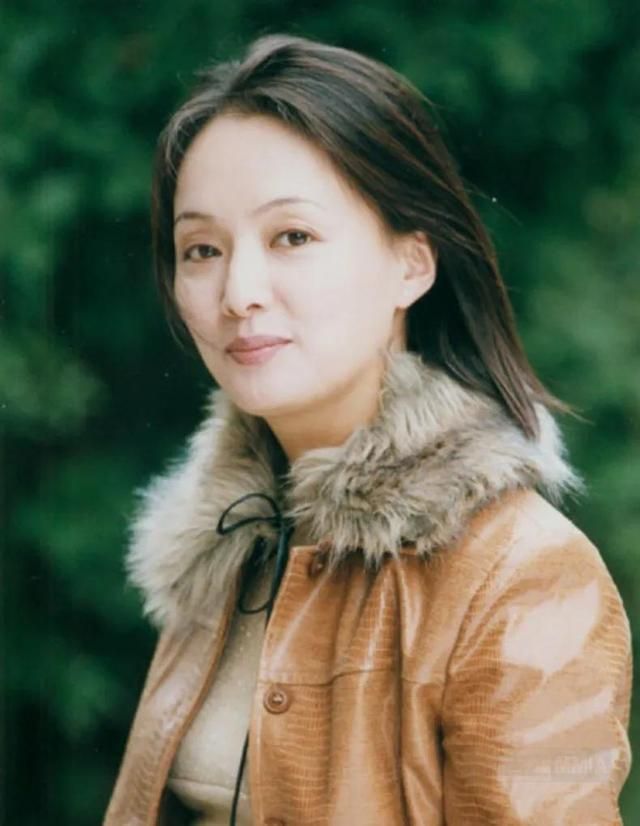 婚後定居美國！59歲大咖影后「當紅嫁普通醫生」遭看衰　淡出影壇多年「久違露面現身」狀態太驚人