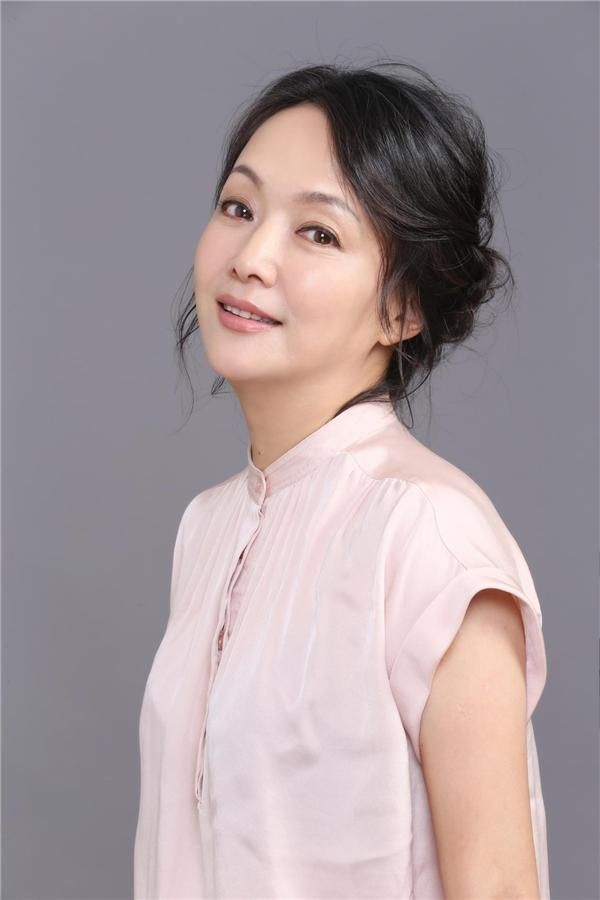 婚後定居美國！59歲大咖影后「當紅嫁普通醫生」遭看衰　淡出影壇多年「久違露面現身」狀態太驚人