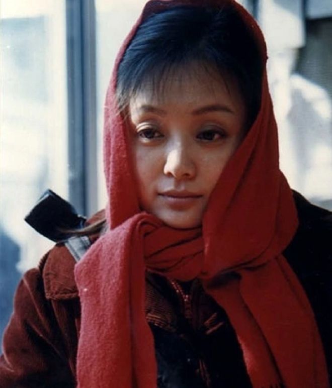 婚後定居美國！59歲大咖影后「當紅嫁普通醫生」遭看衰　淡出影壇多年「久違露面現身」狀態太驚人