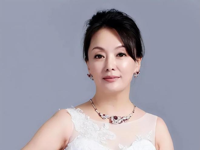 婚後定居美國！59歲大咖影后「當紅嫁普通醫生」遭看衰　淡出影壇多年「久違露面現身」狀態太驚人