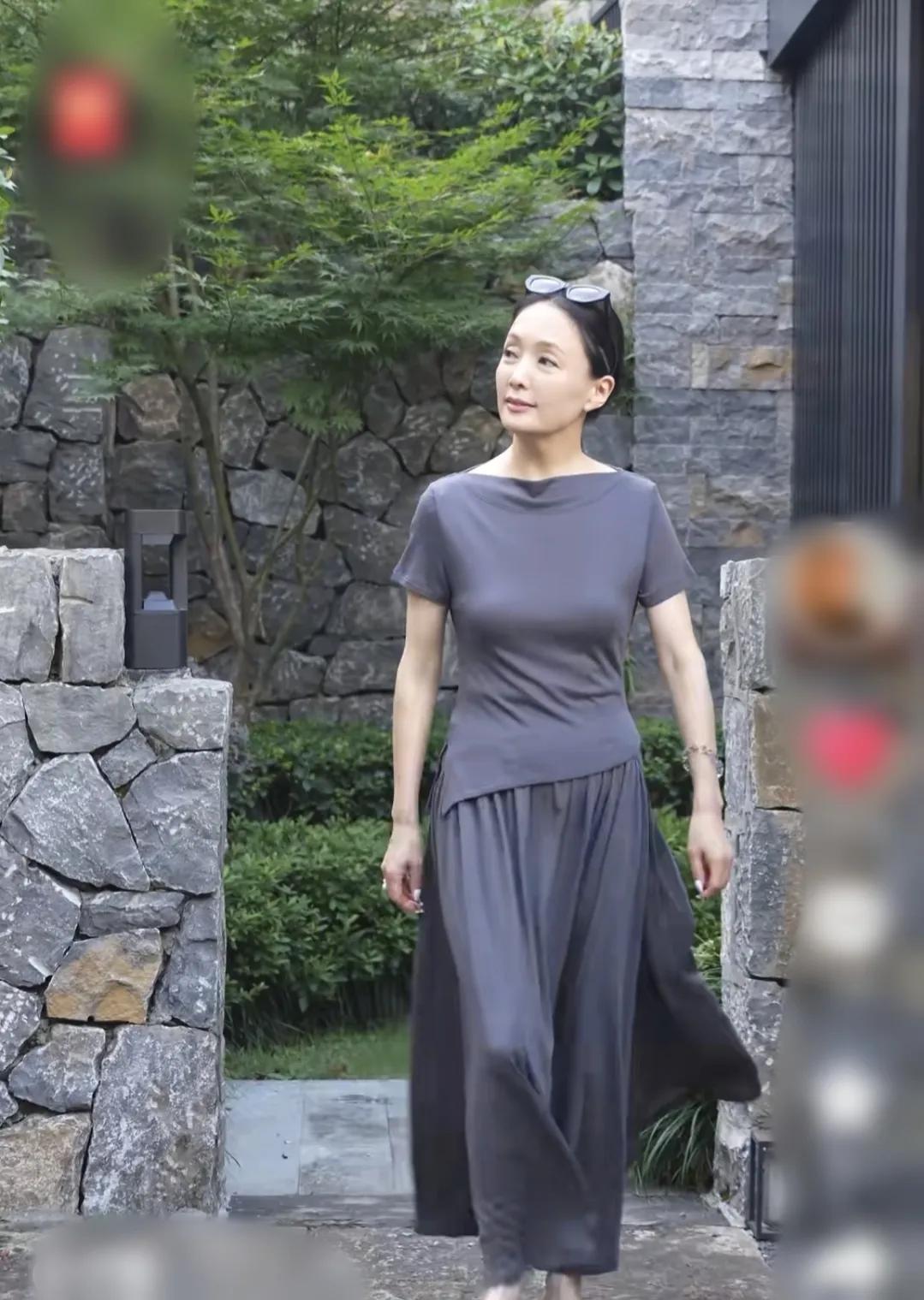婚後定居美國！59歲大咖影后「當紅嫁普通醫生」遭看衰　淡出影壇多年「久違露面現身」狀態太驚人