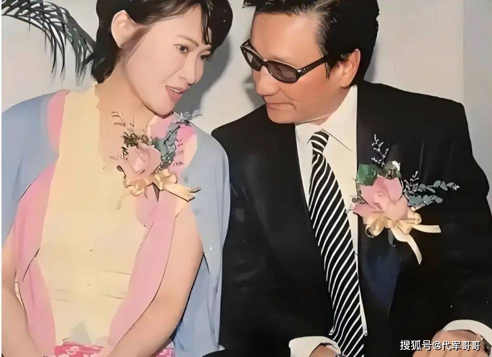 曾交往小49歲嫩妹！資深男星自認是「不合格的父親」一生風流多情　如今「88歲虛弱癱坐輪椅」