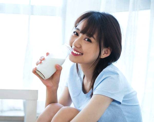 牛奶被爆「全是防腐劑」有毒恐致癌！專家呼籲：3種「假牛奶」絕對要少喝
