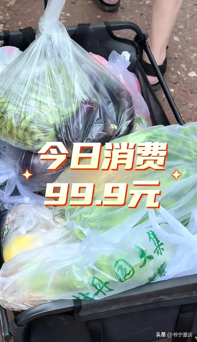 隱居農村多年！64歲知名女主播「和老公逛菜市場」　「凍齡宛若30歲」退休生活太愜意