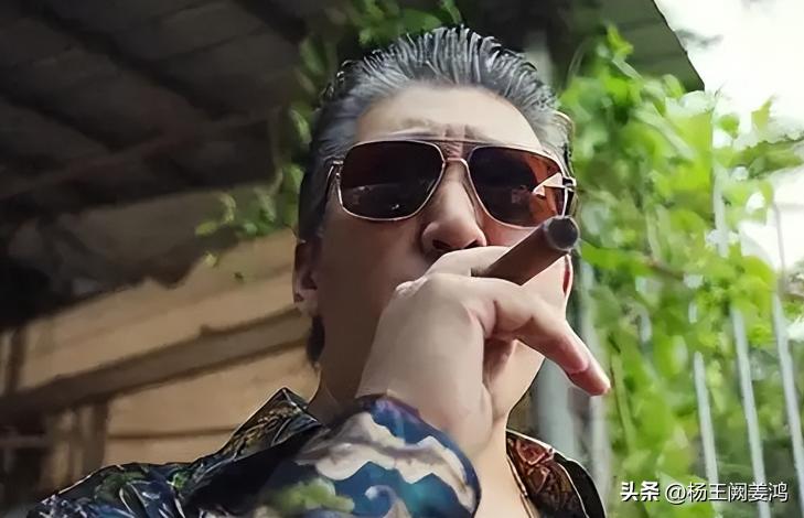 昔演壞人爆紅！資深男星晚年「身材發福、滿臉皺紋」　放棄藝人形象「在他手下打工」