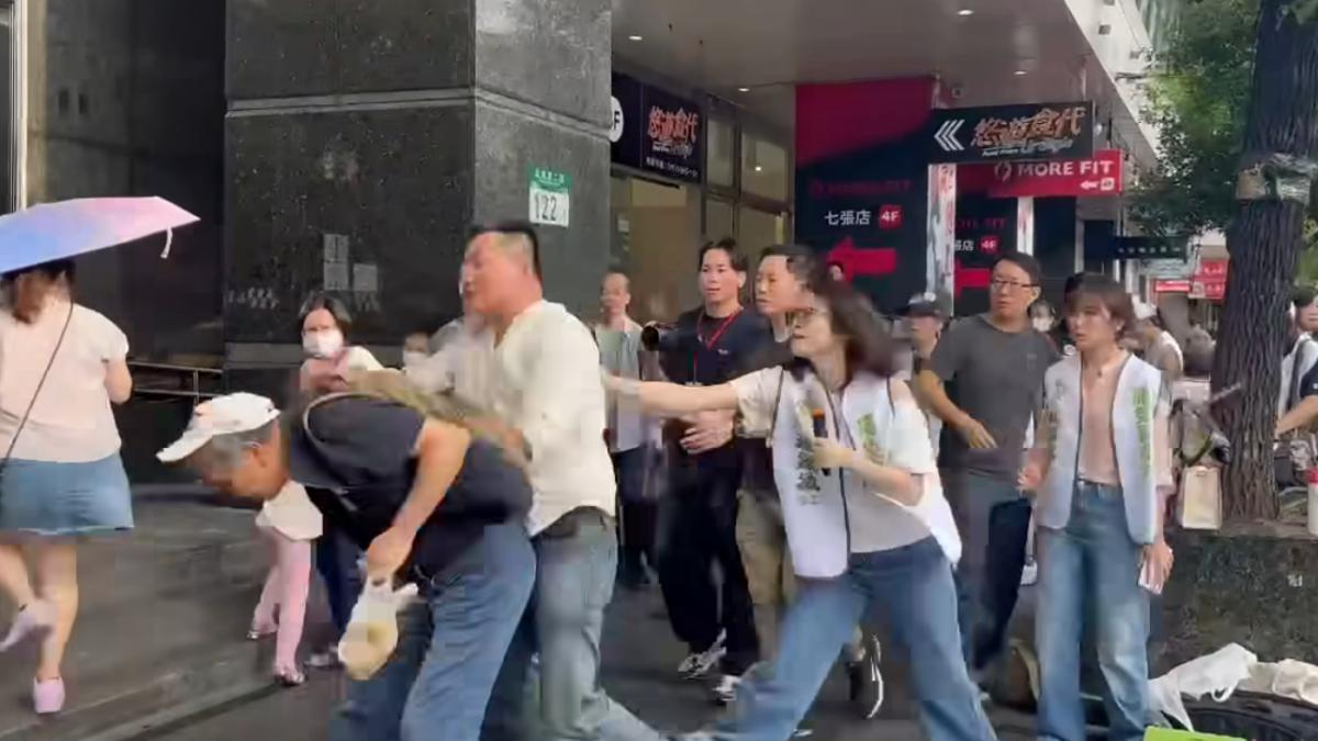 大罷免「害家庭破碎」！7旬老父「遭女兒痛毆3拳」心寒痛哭：除了恨還是恨