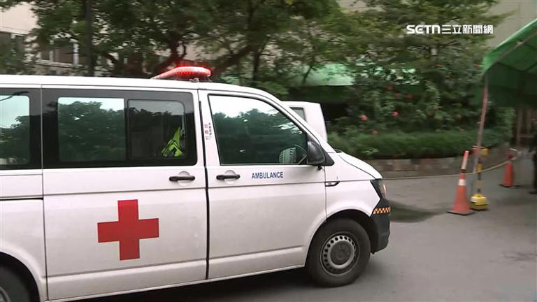 以為只是吃壞肚子！15歲少女「腹痛臉色慘白」急送醫　肚子「竟見長頭髮石頭」