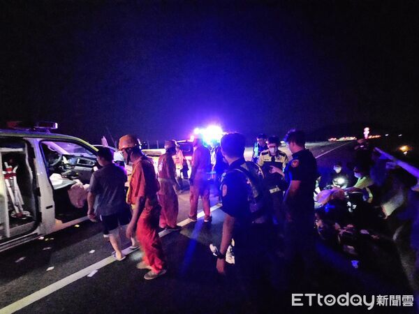 準備要救人！新竹驚傳「瘋男雙刀劫持救護車」衝國道逃亡