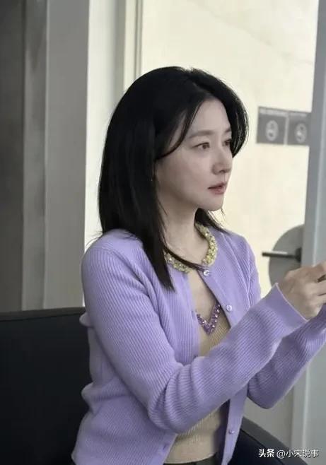 女神變農婦！54歲巨星「嫁大20歲企業家淡出」　隱居鄉下「素顏種地挖菜」畫面曝光：最美農婦❤️