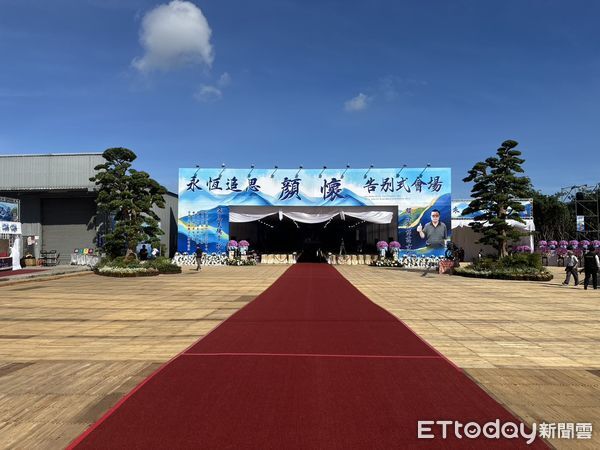 顏清標痛哭「今天是他的告別式」：在天之靈會保佑大家