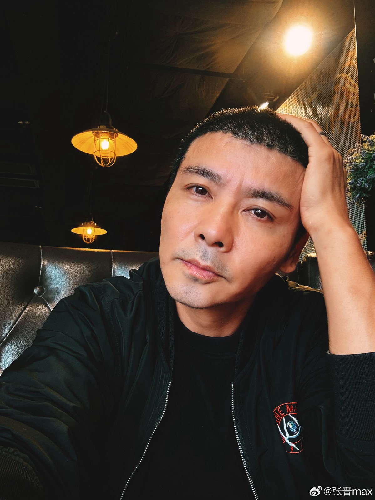 出國驚傳出事！51歲資深男星「突發心臟病」發不出聲音求救　緊急手術救命「目前狀況曝光」