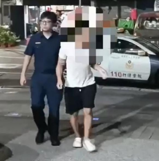 根本不管保護令！三重逆子「推79歲老父壓地」冷血離開　鄰居感慨「51歲老來得子...」