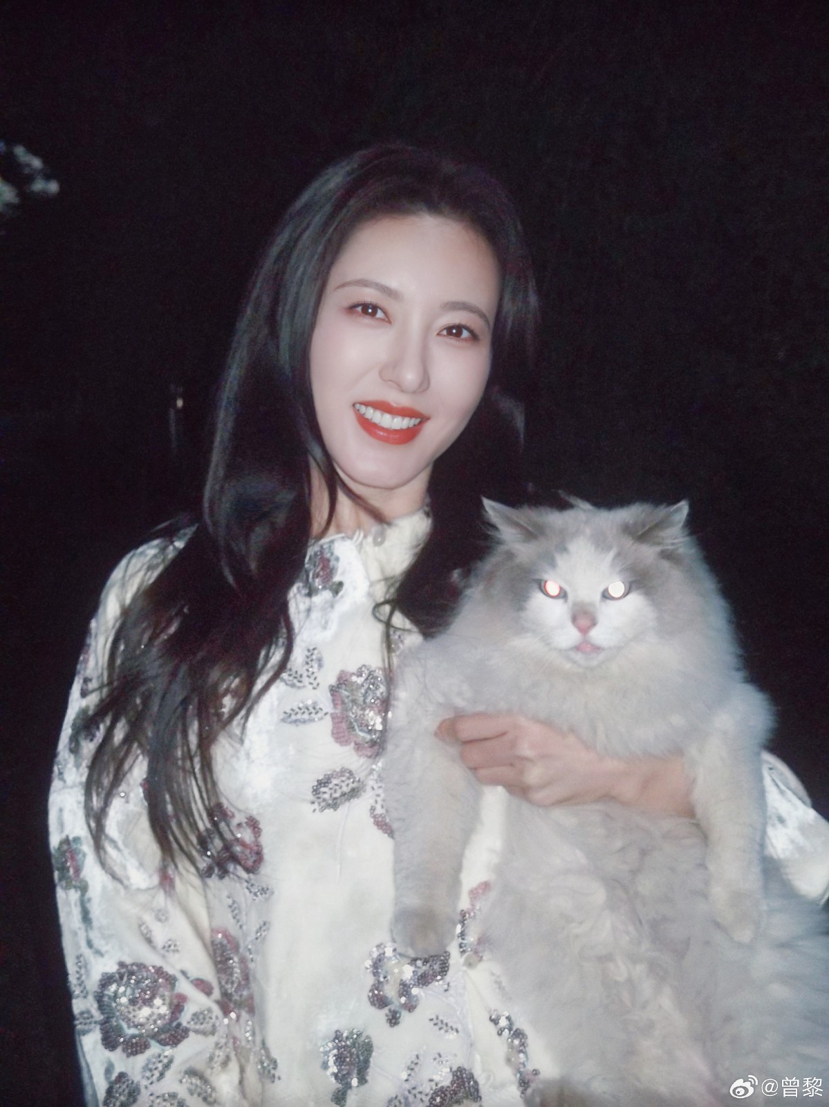 48歲依舊不婚不生！大咖女星「決定回鄉下辛苦務農」　巨星光環不再「拿斧頭狼狽幹活」引議論