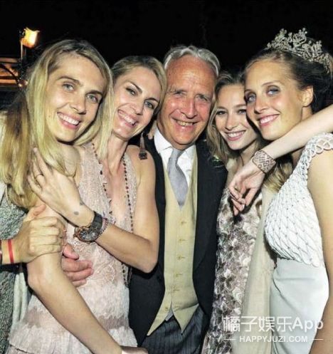 全球最美摩納哥王妃「證實懷第三胎」！收服帥氣王子「照片曝光」：男帥女美太配了！