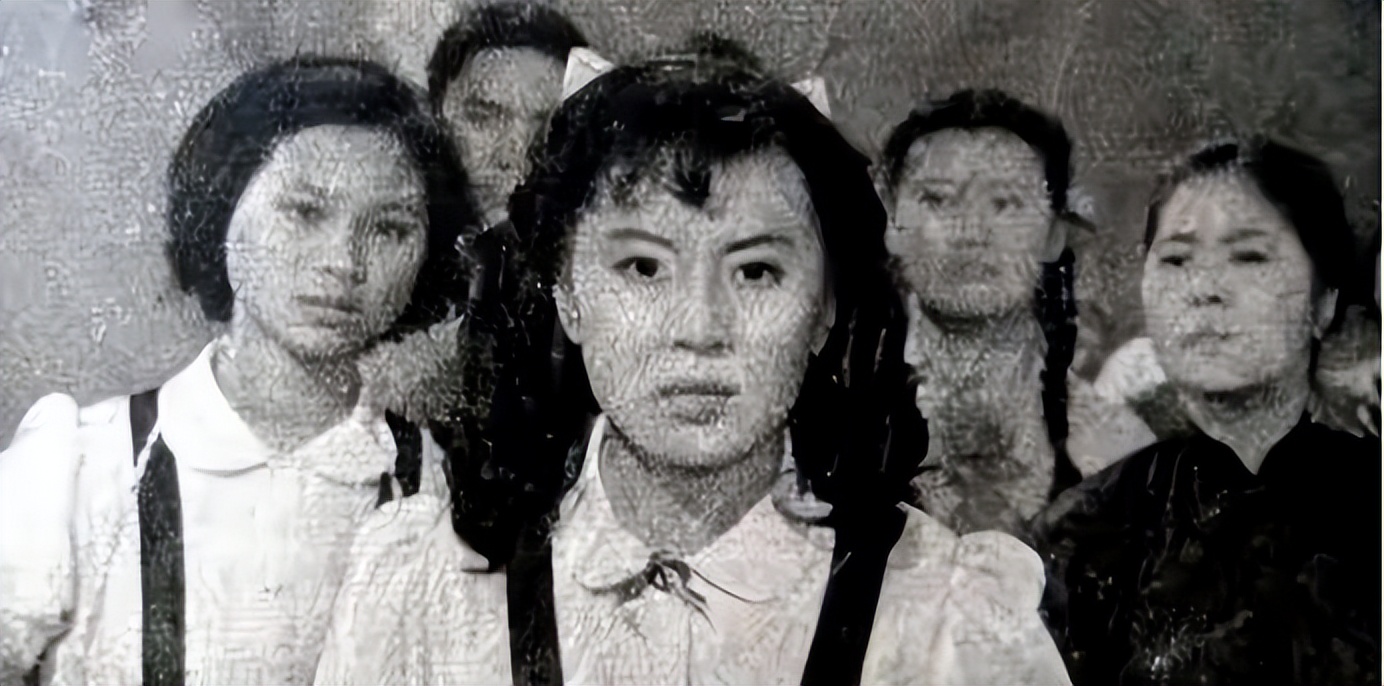曾是情場浪子！68歲資深男星「紗布包腿坐輪椅」白髮憔悴　網搖頭「當年風光全失」：都是報應...