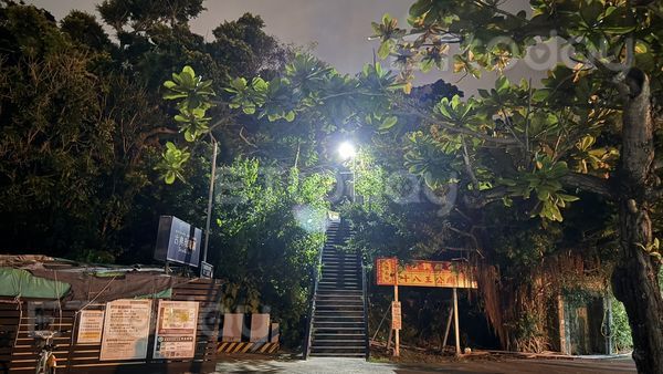 才剛停班停課！學生夜遊西子灣「驚見男屍」　手機調查「生前傳訊給她」