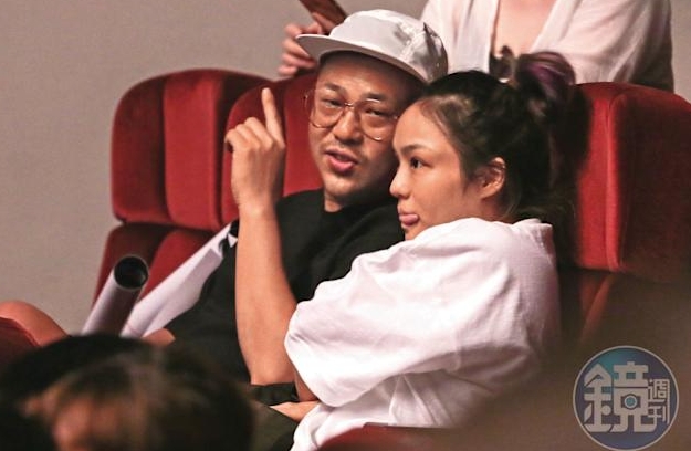 早就貌合神離？41歲情歌天后驚傳「離婚大11歲老公」　鄰居曝「夫妻導火線」公司回應了