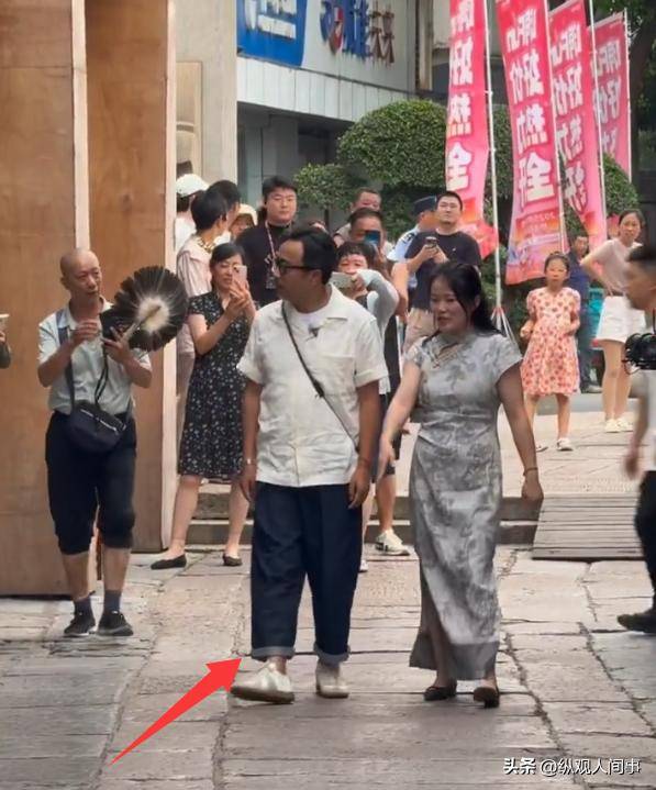 為養家瘋狂工作！51歲資深男星「滿臉鬍渣臉衰老」被目擊　網看1細節嚇壞「好像種田阿北」