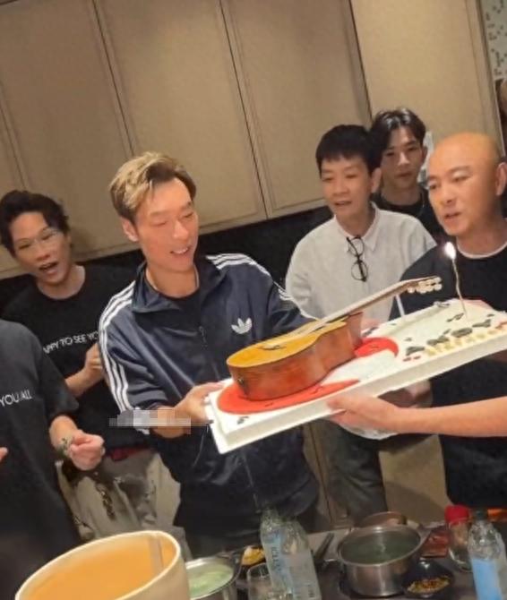 原諒老公偷吃閨蜜！53歲天后「甜蜜為尪慶生」　驚喜「送出5大禮」網看哭：用情太深