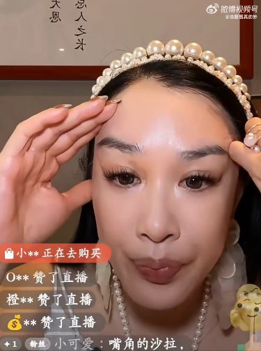 性感女星「17歲女兒出事了」緊急動刀治療！她情緒潰堤「曝最新病況」調整行程陪伴