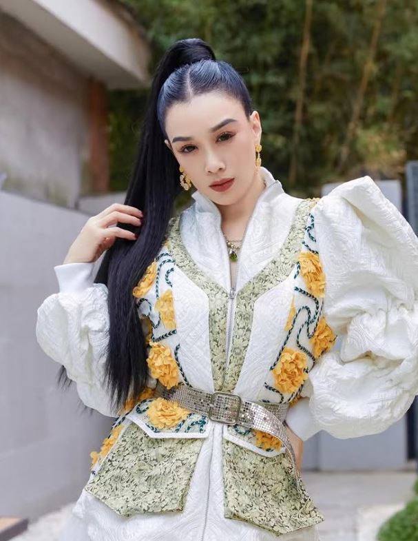 性感女星「17歲女兒出事了」緊急動刀治療！她情緒潰堤「曝最新病況」調整行程陪伴