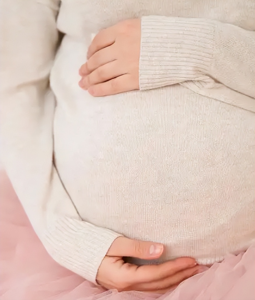 高中沒讀完就輟學！19歲女兒「不顧反對和39歲大叔私奔」　和爸媽斷絕聯絡「10年後突然返家」