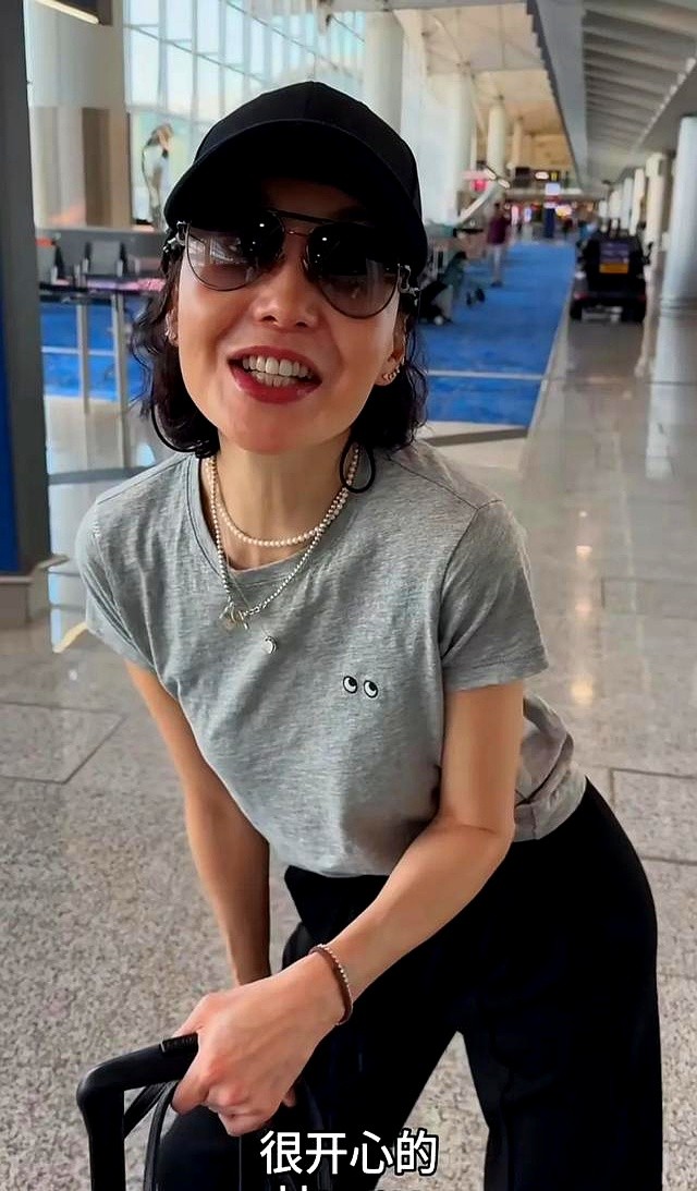淡出螢光幕20年！60歲資深影后「至今單身定居國外」　素顏近照曝感慨「人生歸宿不一定是婚姻」