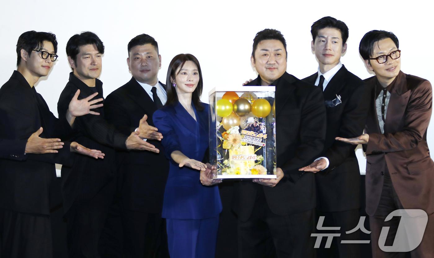 深夜驚動警察!40歲大咖男星「驚傳痛毆老婆」身分曝光 本尊出面道歉:「真的是我....」