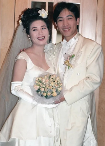 最佳前妻！方文琳離婚19年「前夫依舊牽掛」　當女兒面「大讚她是專業女神」