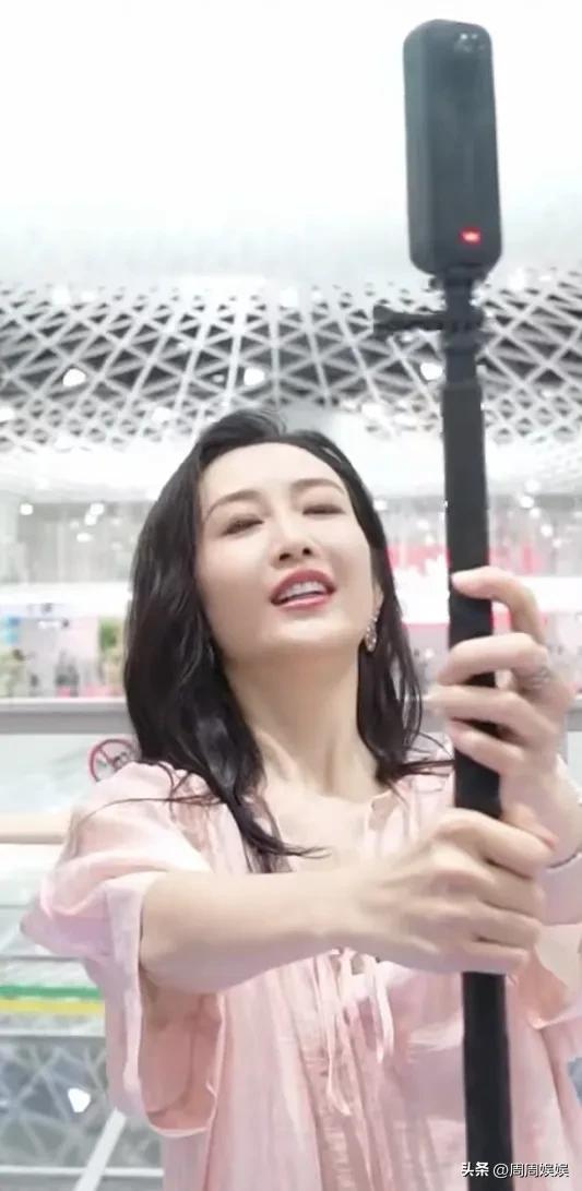 被罵小三多年！資深女星「當年介入影后婚姻」事業陷低潮　近日車站被偶遇「完全看不出已是人母」