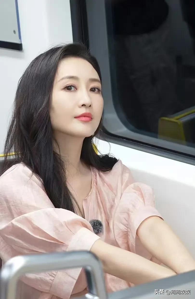 被罵小三多年！資深女星「當年介入影后婚姻」事業陷低潮　近日車站被偶遇「完全看不出已是人母」